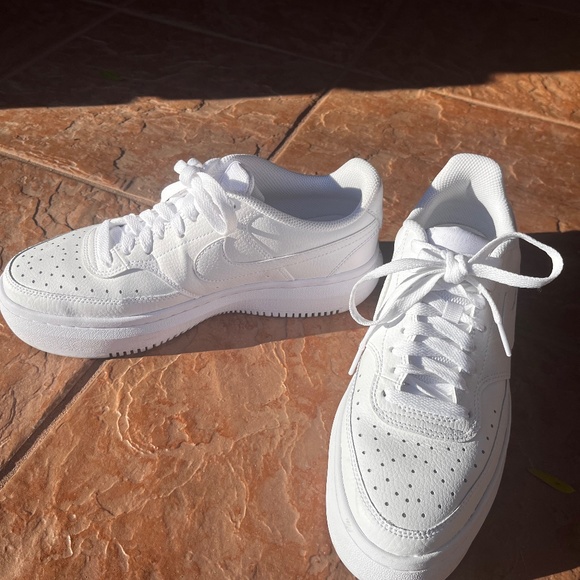 WOMENS NIKE COURT VISION ALTA LEATHER SNEAKER × 1 White / 9 - Picture 1 of 3